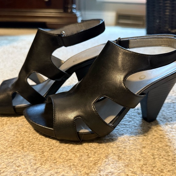 me too Shoes - Me Too Black Cutout Heels